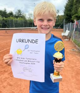 Jakob Haupt gewinnt Kleinfeld-Tennisturnier beim SV Thierhaupten.